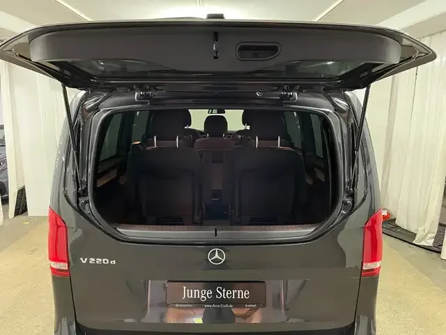 Mercedes-Benz V 220