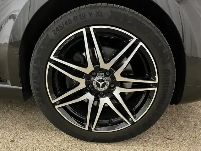 Mercedes-Benz V 220