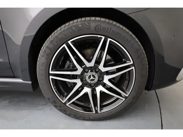 Mercedes-Benz V 220