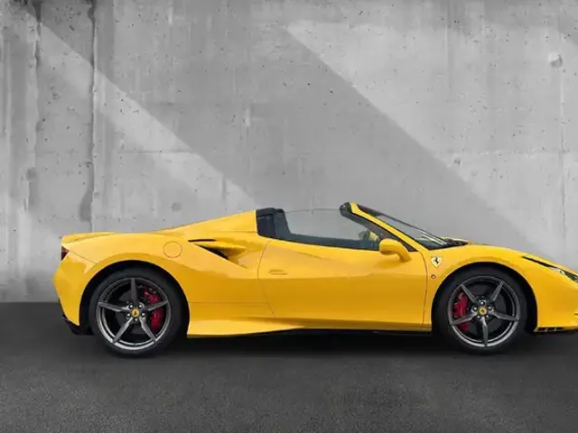 Ferrari F8 Spider