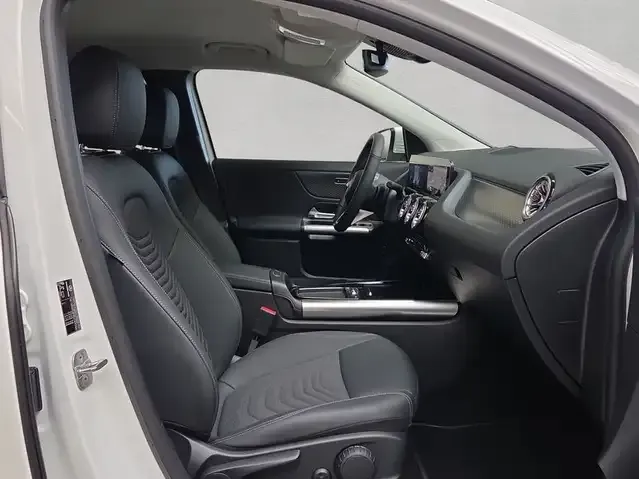 Mercedes-Benz EQA 300