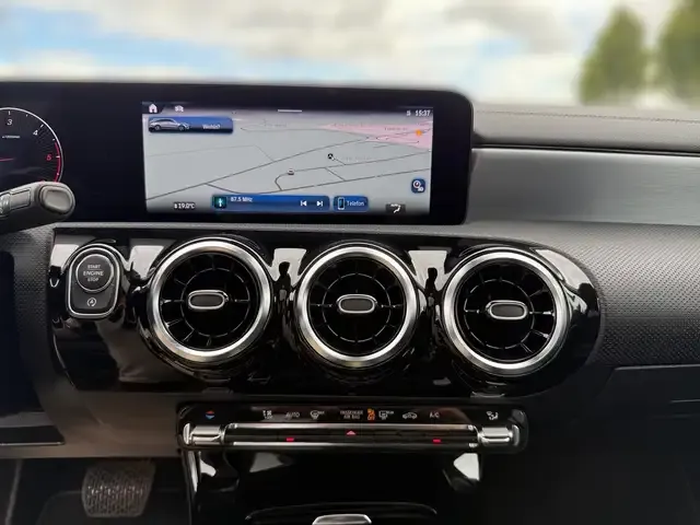 Mercedes-Benz CLA 180