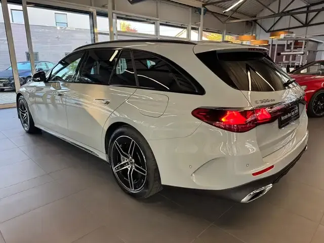 Mercedes-Benz E 300