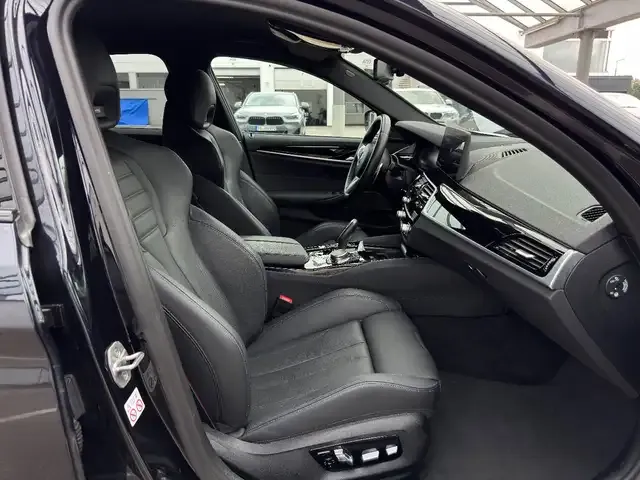 BMW M550