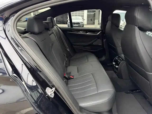 BMW M550