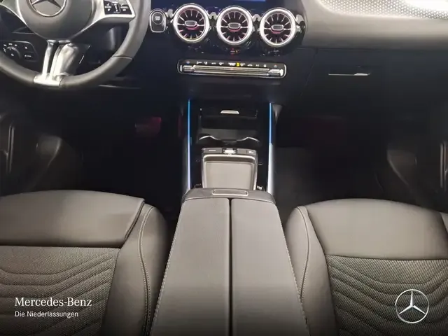 Mercedes-Benz EQA 300