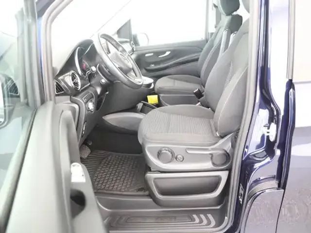 Mercedes-Benz V 220