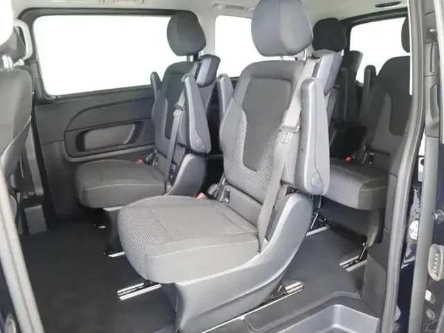 Mercedes-Benz V 220