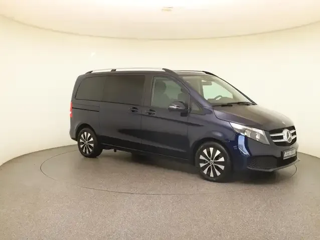 Mercedes-Benz V 220