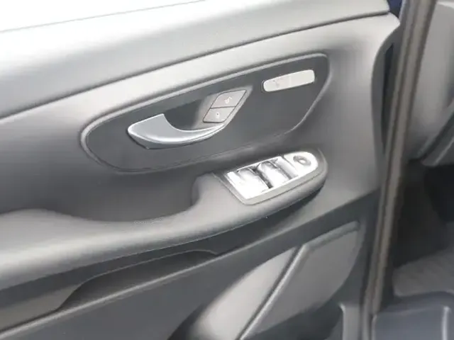 Mercedes-Benz V 220