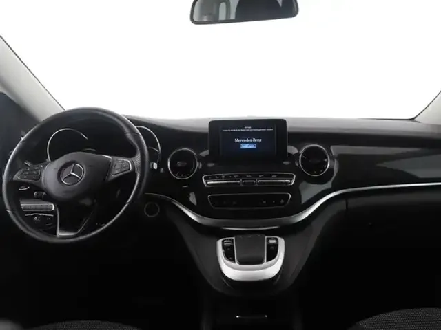 Mercedes-Benz V 220