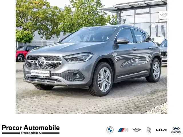 Mercedes-Benz GLA 220