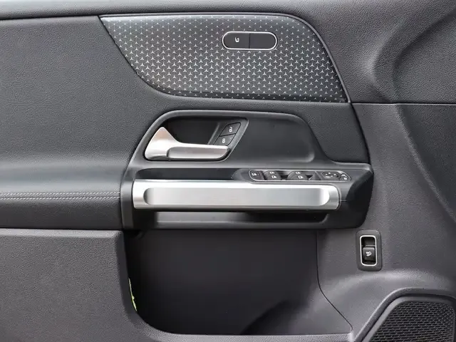 Mercedes-Benz EQB 300