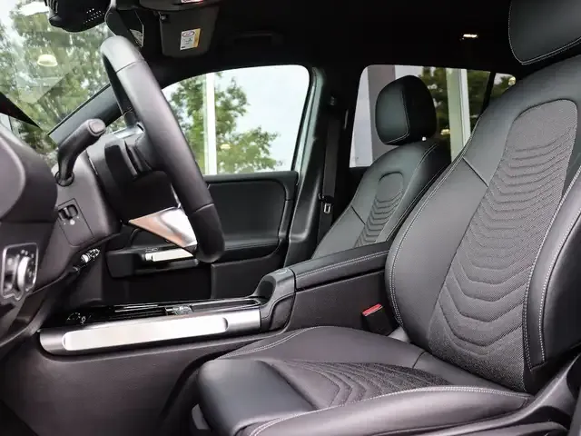 Mercedes-Benz EQB 300