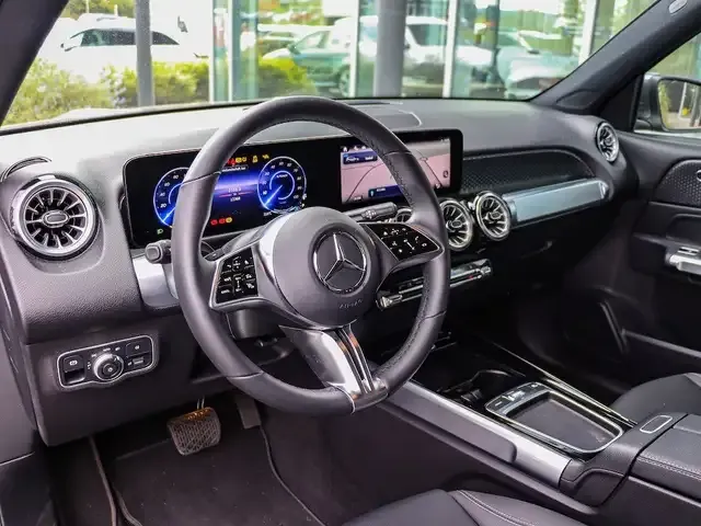 Mercedes-Benz EQB 300