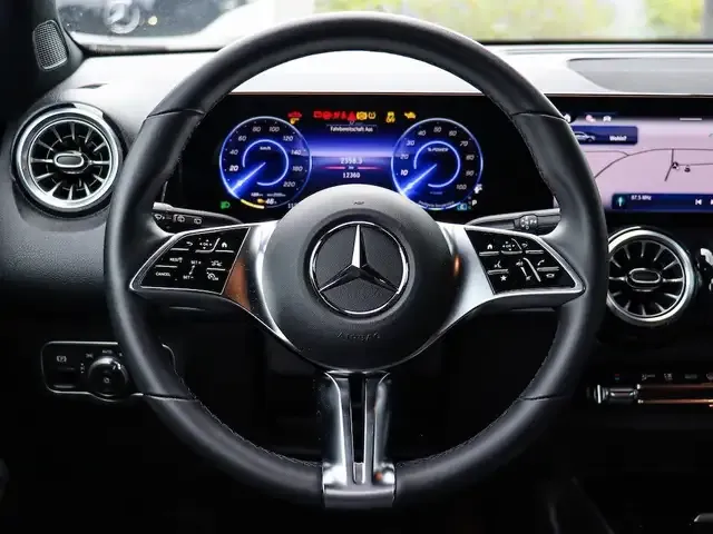 Mercedes-Benz EQB 300
