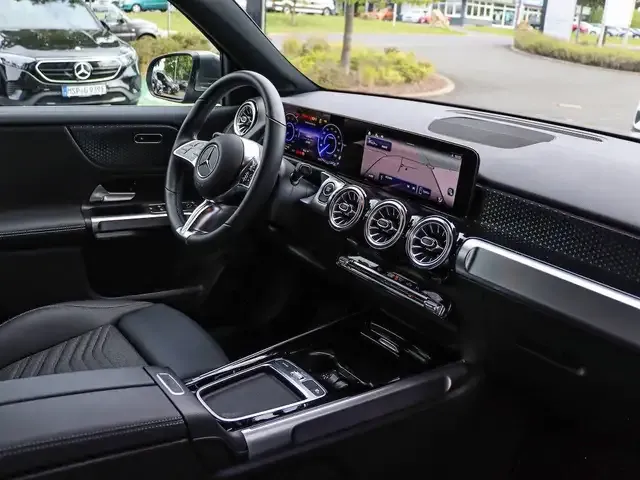 Mercedes-Benz EQB 300