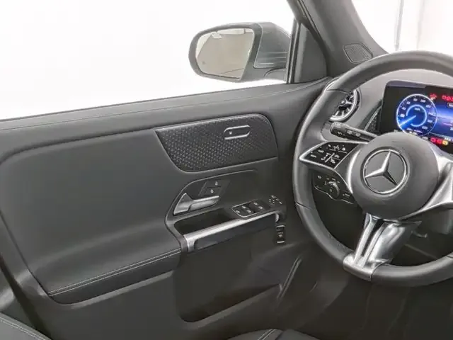 Mercedes-Benz EQB 300
