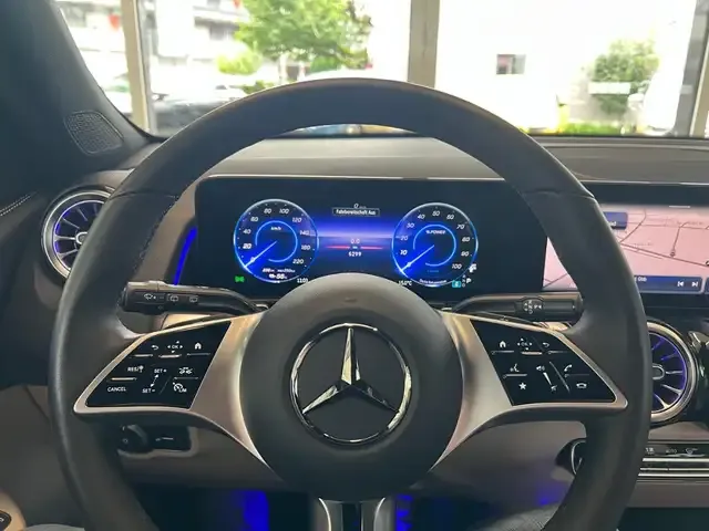 Mercedes-Benz EQB 300