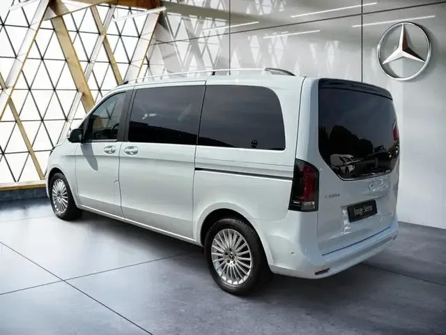 Mercedes-Benz V 220