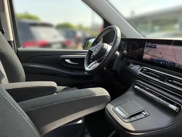 Mercedes-Benz V 220