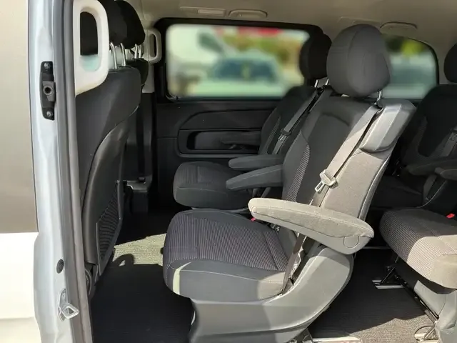 Mercedes-Benz V 220