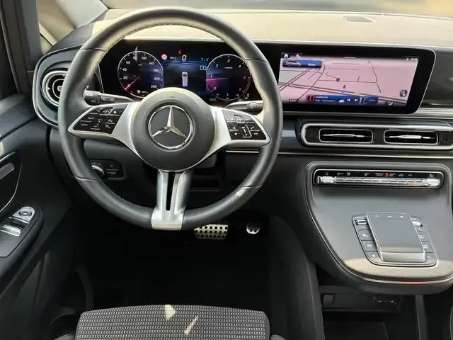 Mercedes-Benz V 220