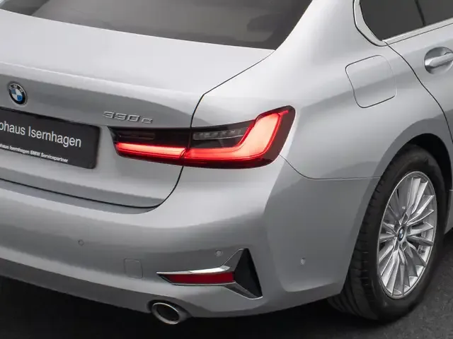 BMW 330