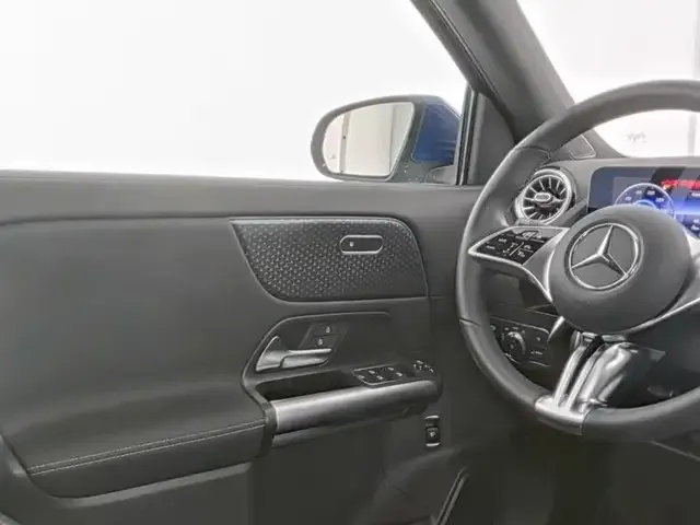 Mercedes-Benz EQA 300