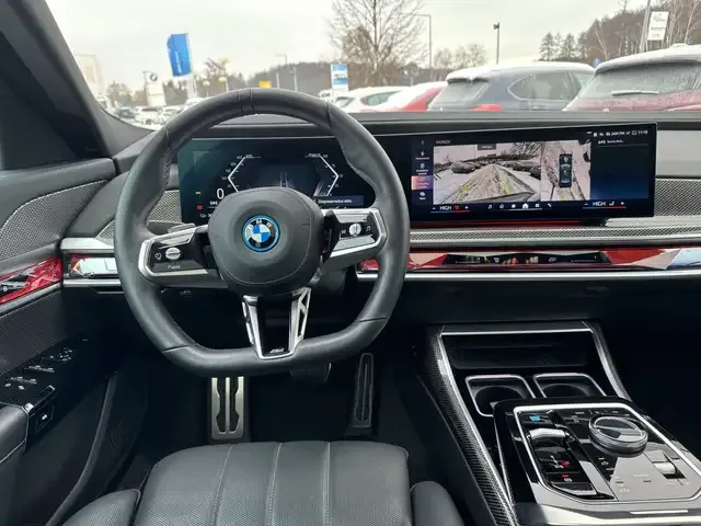 BMW i7