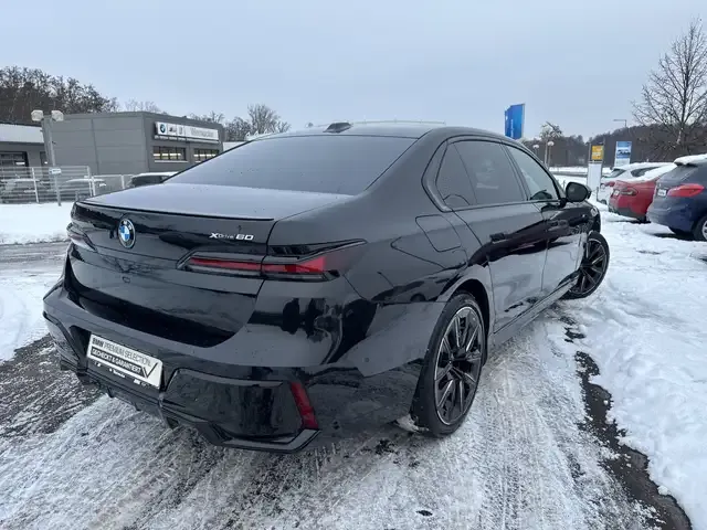 BMW i7