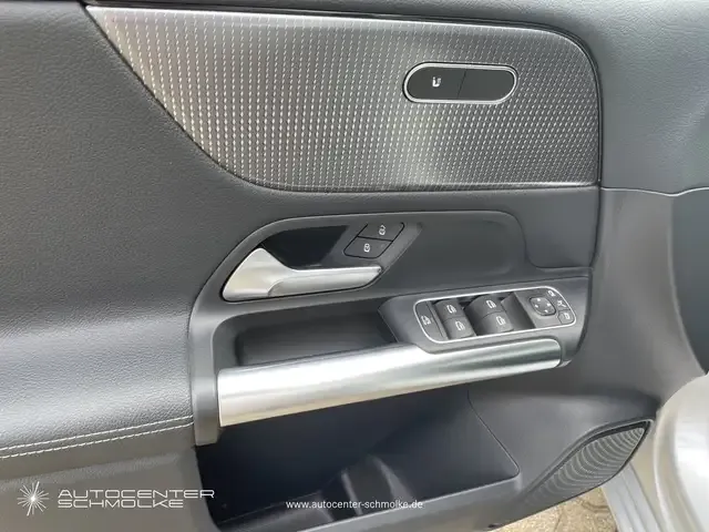 Mercedes-Benz B 220