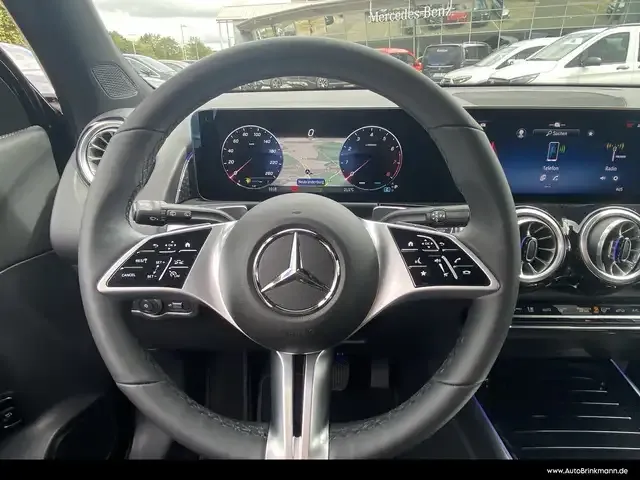Mercedes-Benz GLB 200