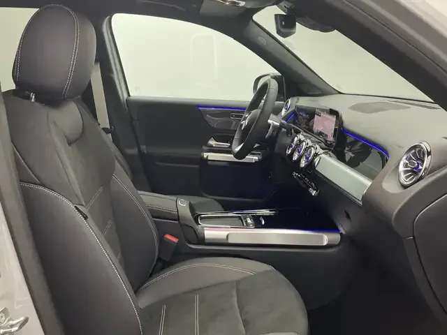 Mercedes-Benz GLB 220