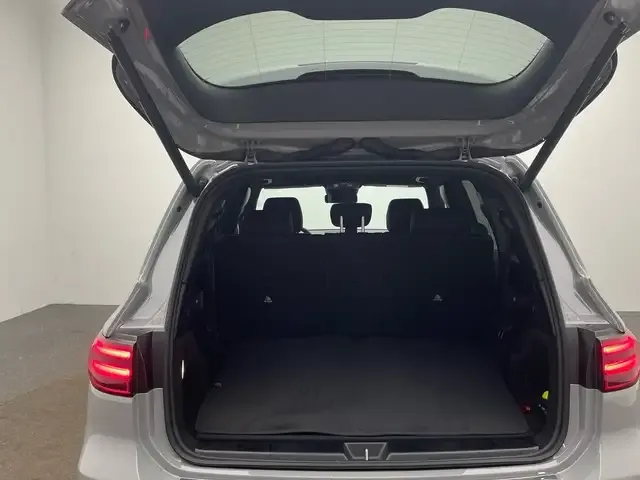 Mercedes-Benz GLB 220