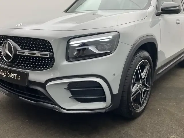 Mercedes-Benz GLB 220
