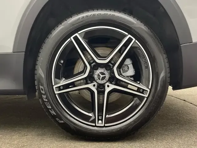 Mercedes-Benz GLB 220