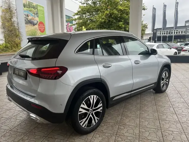 Mercedes-Benz GLA 200