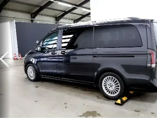 Mercedes-Benz V 220