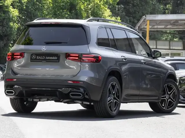 Mercedes-Benz GLB 220