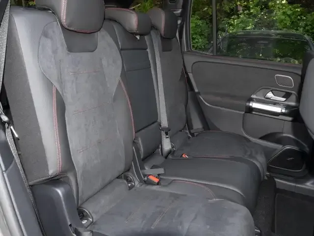 Mercedes-Benz GLB 220