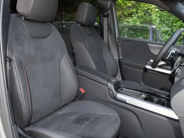 Mercedes-Benz GLB 220