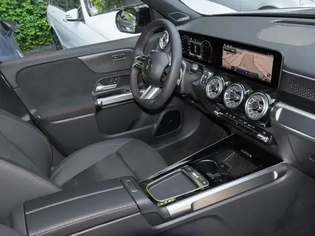 Mercedes-Benz GLB 220