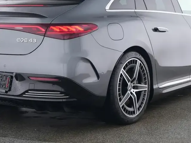 Mercedes-Benz EQE 43