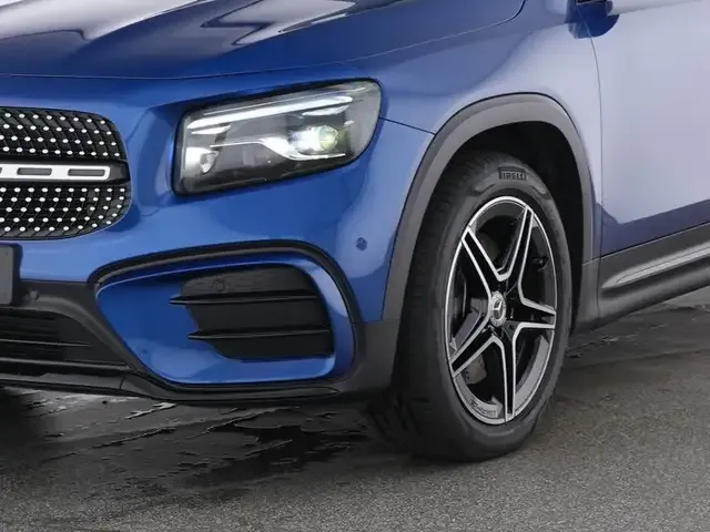 Mercedes-Benz GLB 220