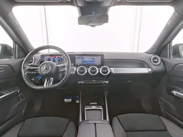 Mercedes-Benz GLB 220