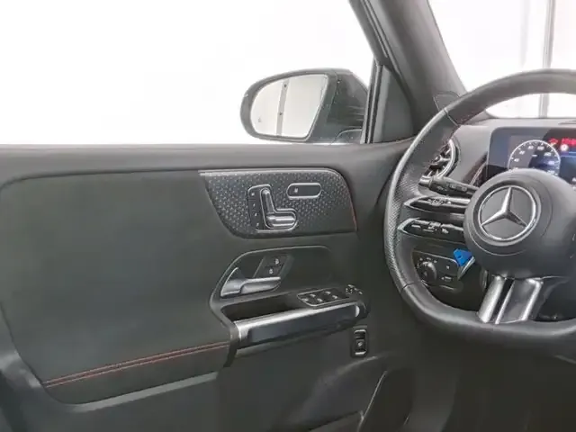Mercedes-Benz GLB 220