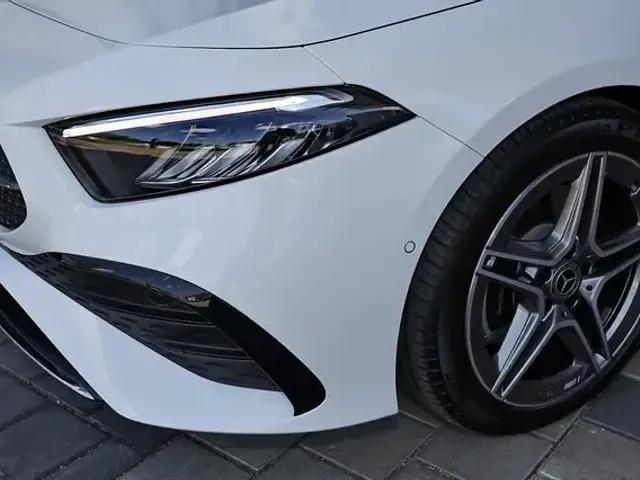 Mercedes-Benz A 220