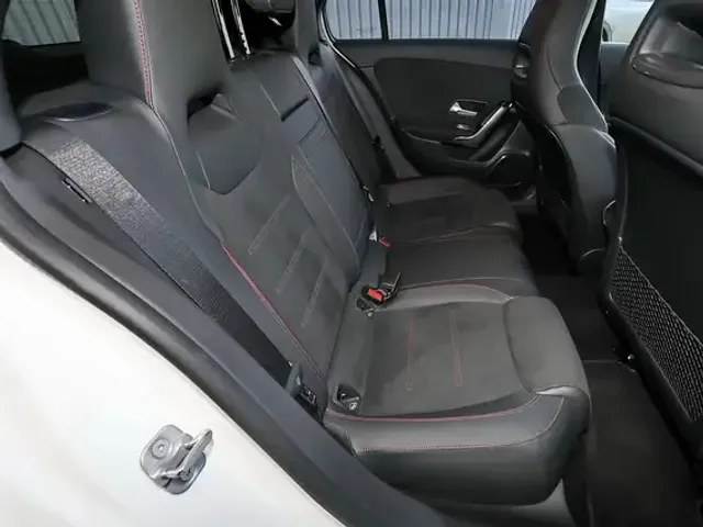 Mercedes-Benz A 220