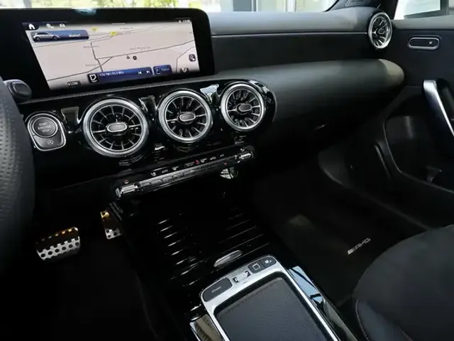 Mercedes-Benz A 220